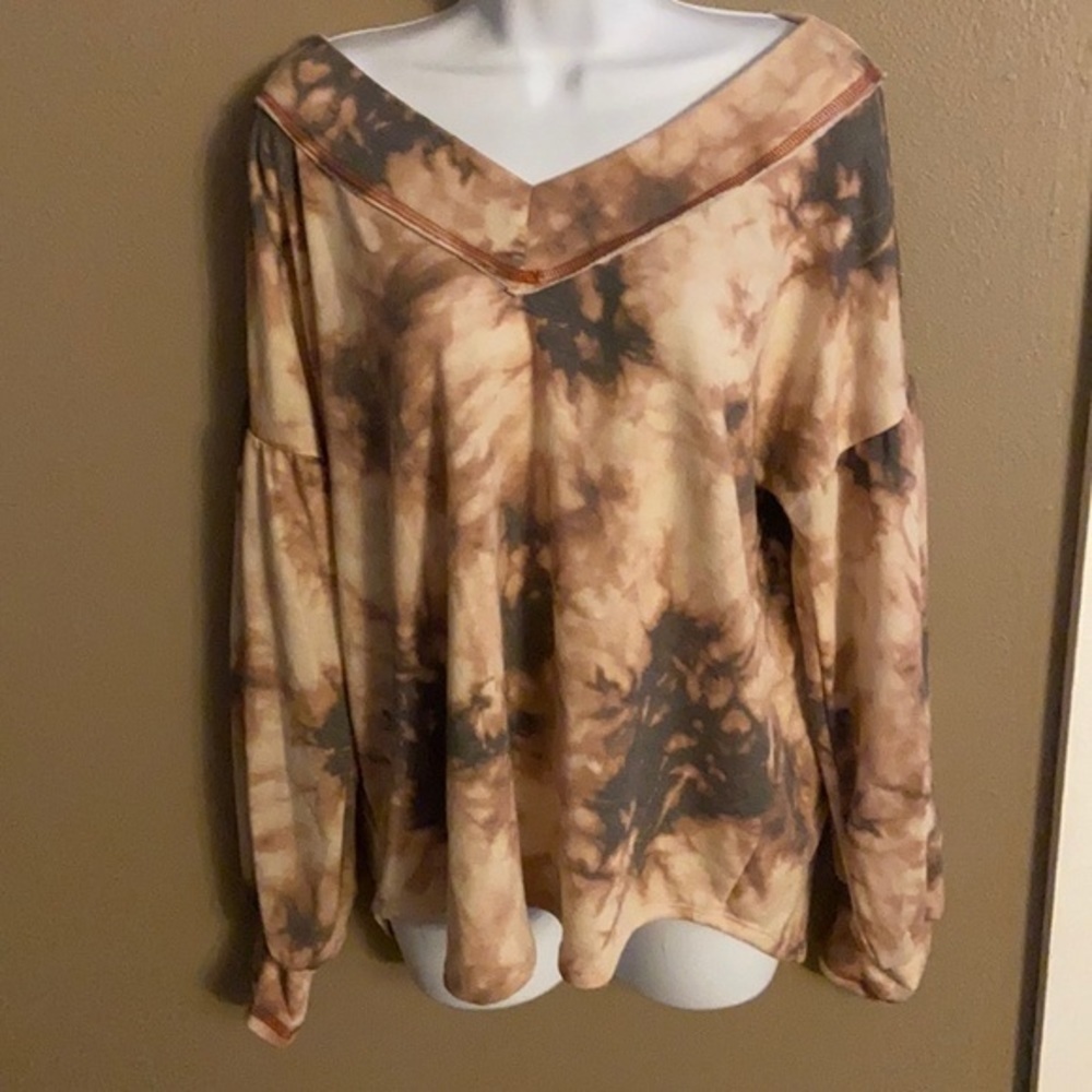 𝅺7th Ray Tie die V-neck with Balloon sleeve size M
